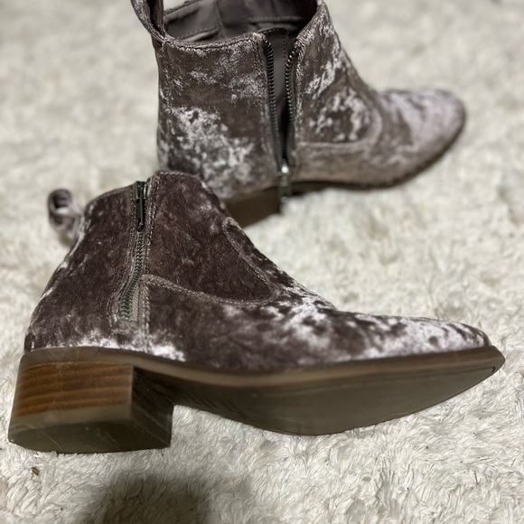 American Eagle Outfitters size 7 ankle boot - Picture 3 of 3